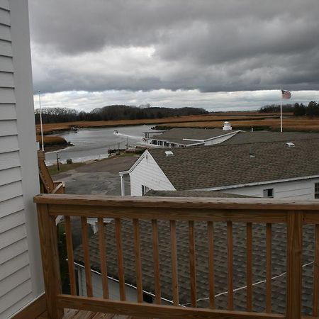 Shea'S Riverside Inn & Motel Essex Экстерьер фото