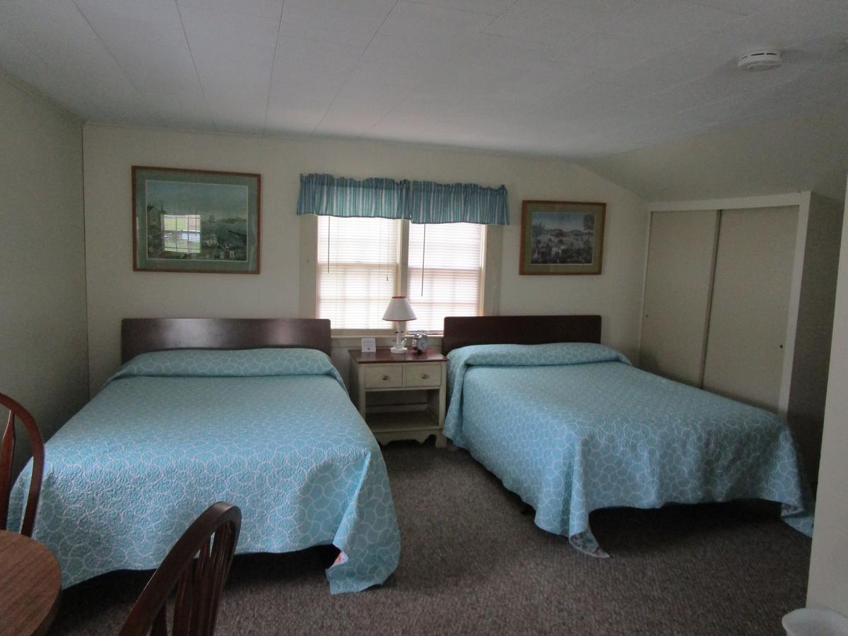 Shea'S Riverside Inn & Motel Essex Экстерьер фото