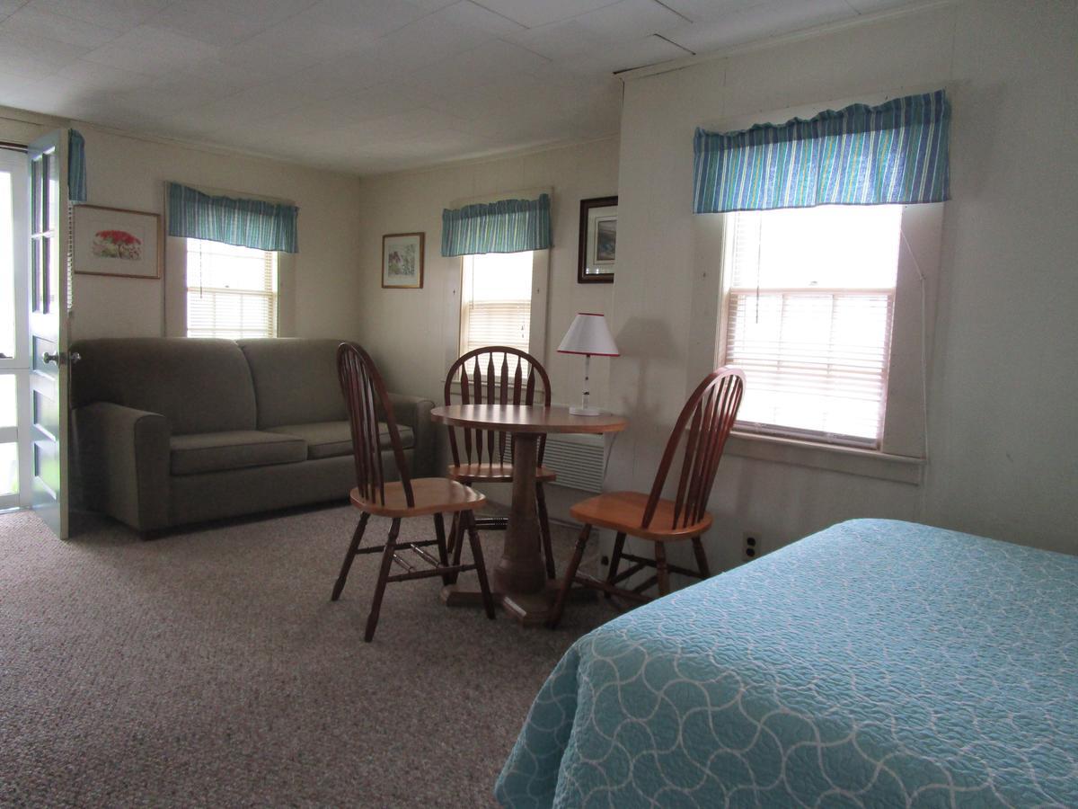 Shea'S Riverside Inn & Motel Essex Экстерьер фото