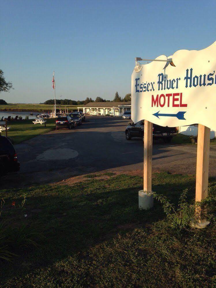 Shea'S Riverside Inn & Motel Essex Экстерьер фото