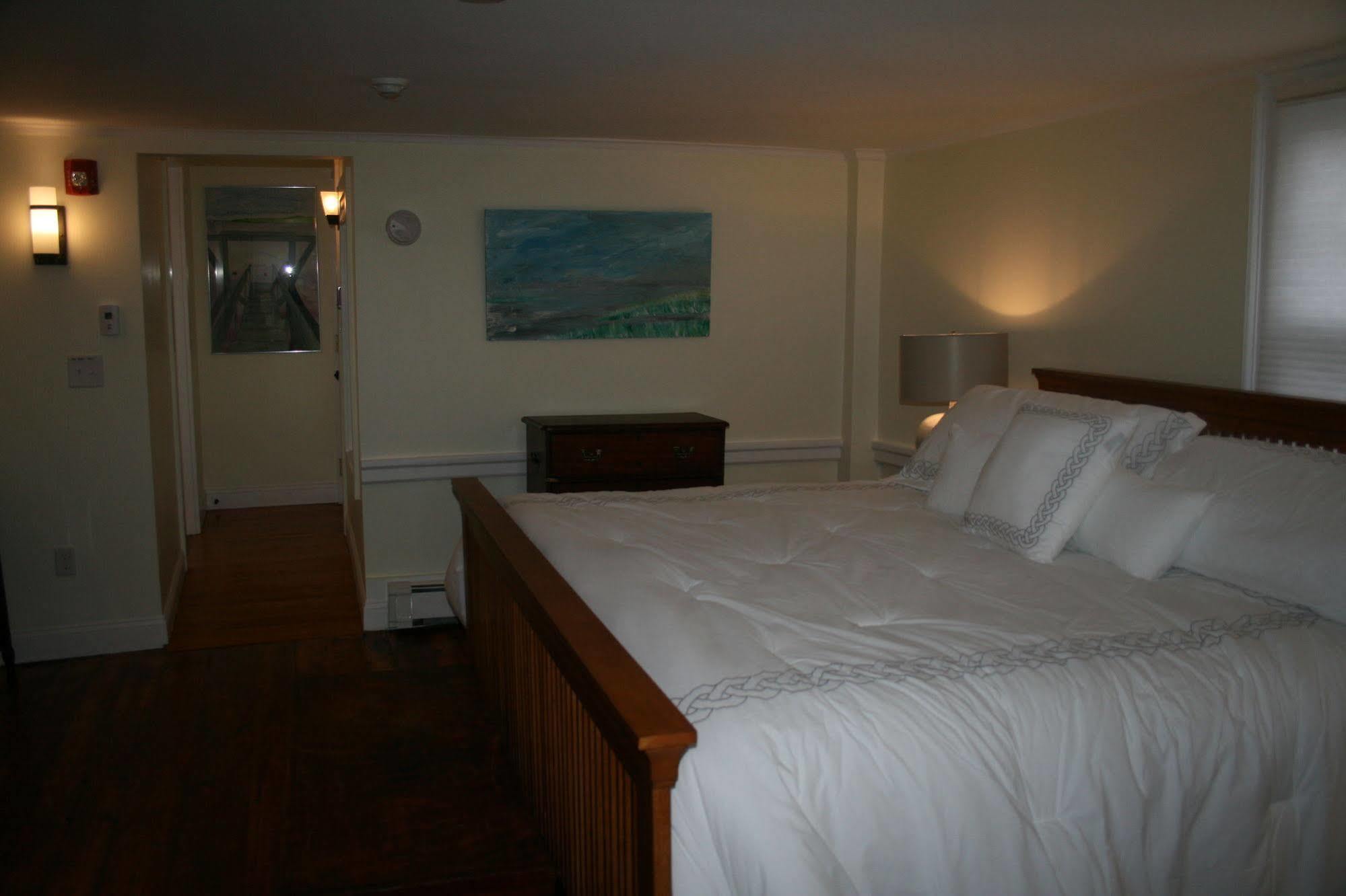 Shea'S Riverside Inn & Motel Essex Экстерьер фото